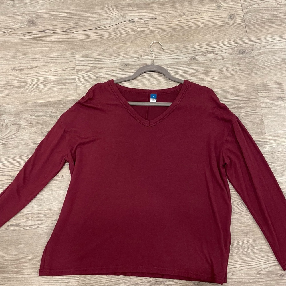 Women's V-Neck Long Sleeve Top - Burgundy